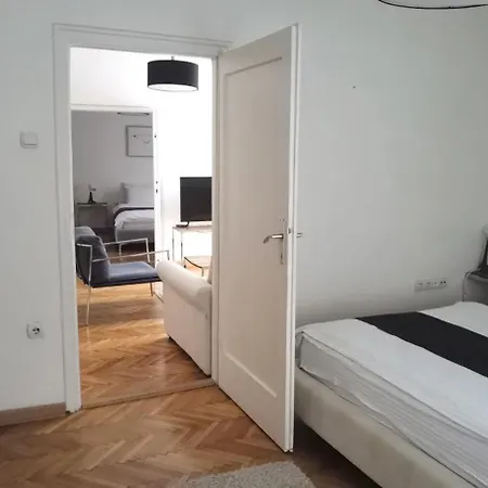 公寓 Two Bedroom With Parking 贝尔格莱德