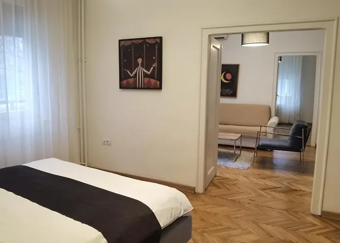 Two Bedroom With Parking Apartament *