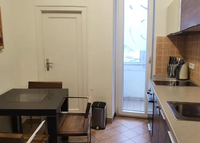 公寓 Two Bedroom With Parking *