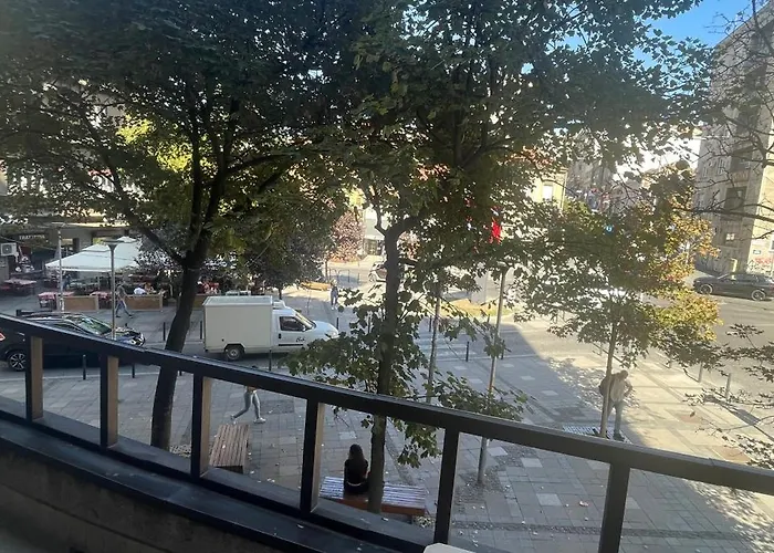 Two Bedroom With Parking Apartament